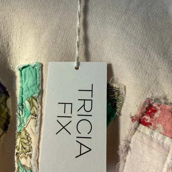 Tricia Fix Love your mother small NWT sweatshirt . - Picture 4 of 7